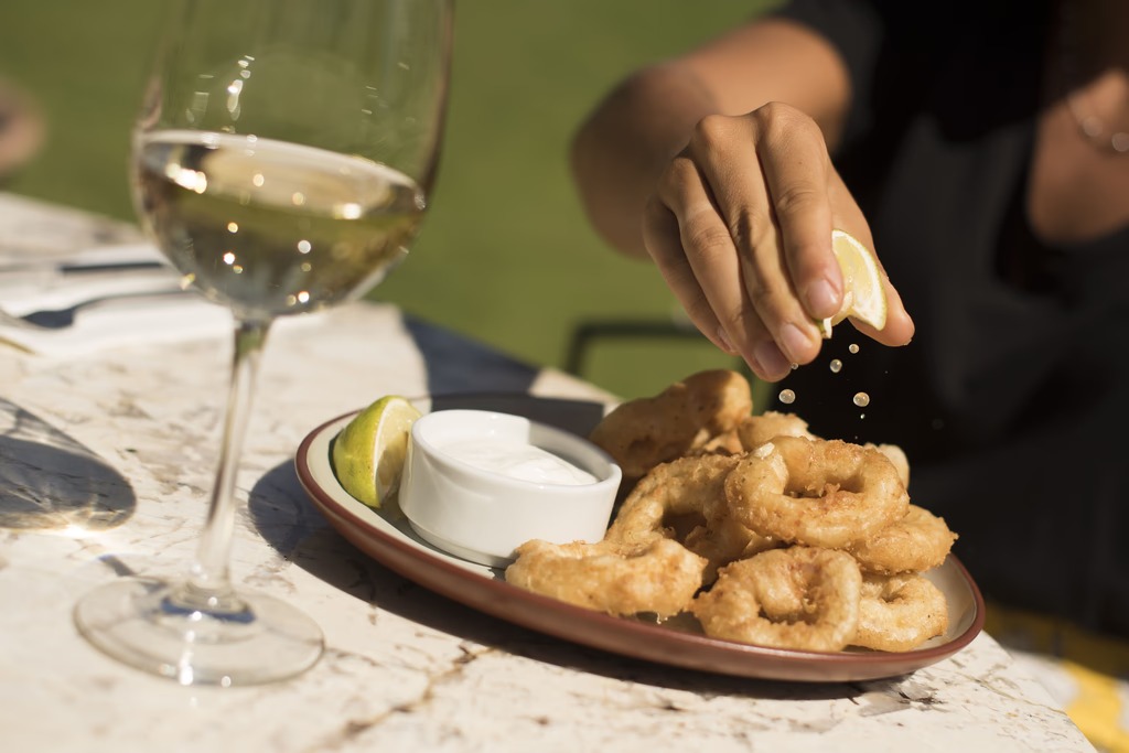 Rabas con salsa alioli, plato de Bosco